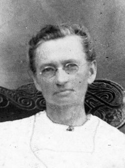 Portrait of Ida Pauline Rolf in later life.